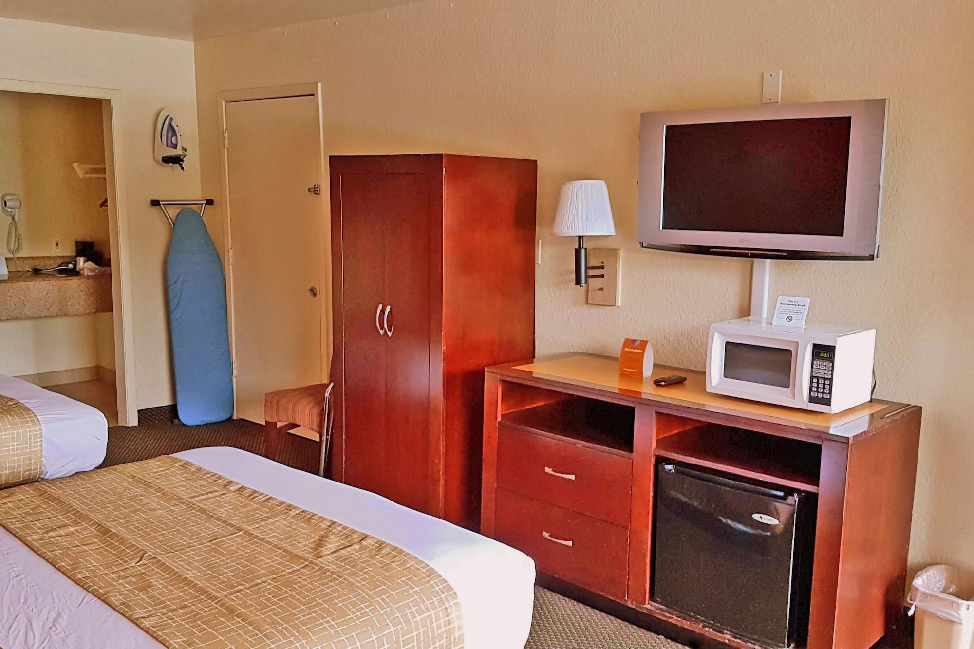 Travelodge By Wyndham Houston Hobby Airport Экстерьер фото