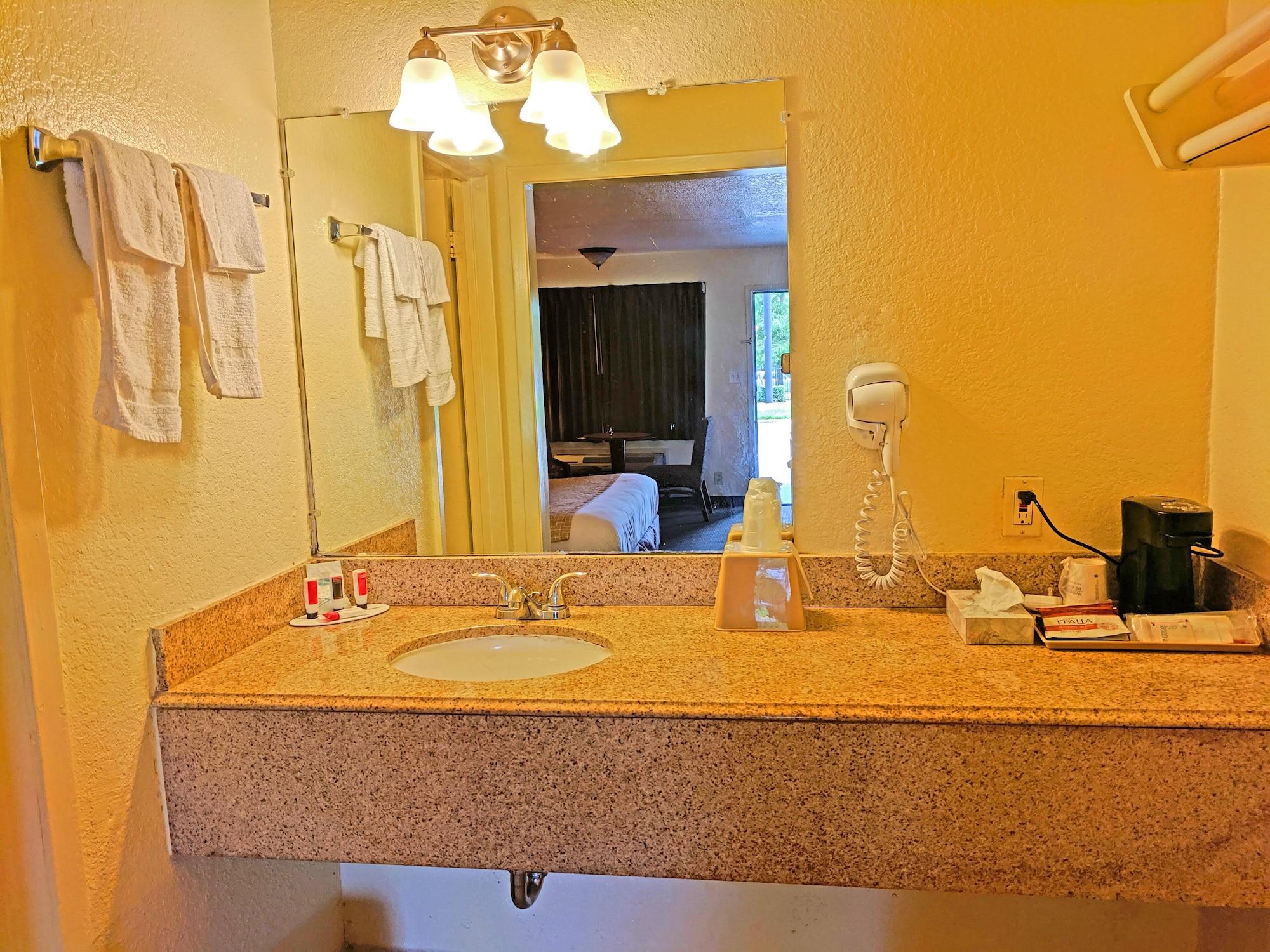 Travelodge By Wyndham Houston Hobby Airport Экстерьер фото