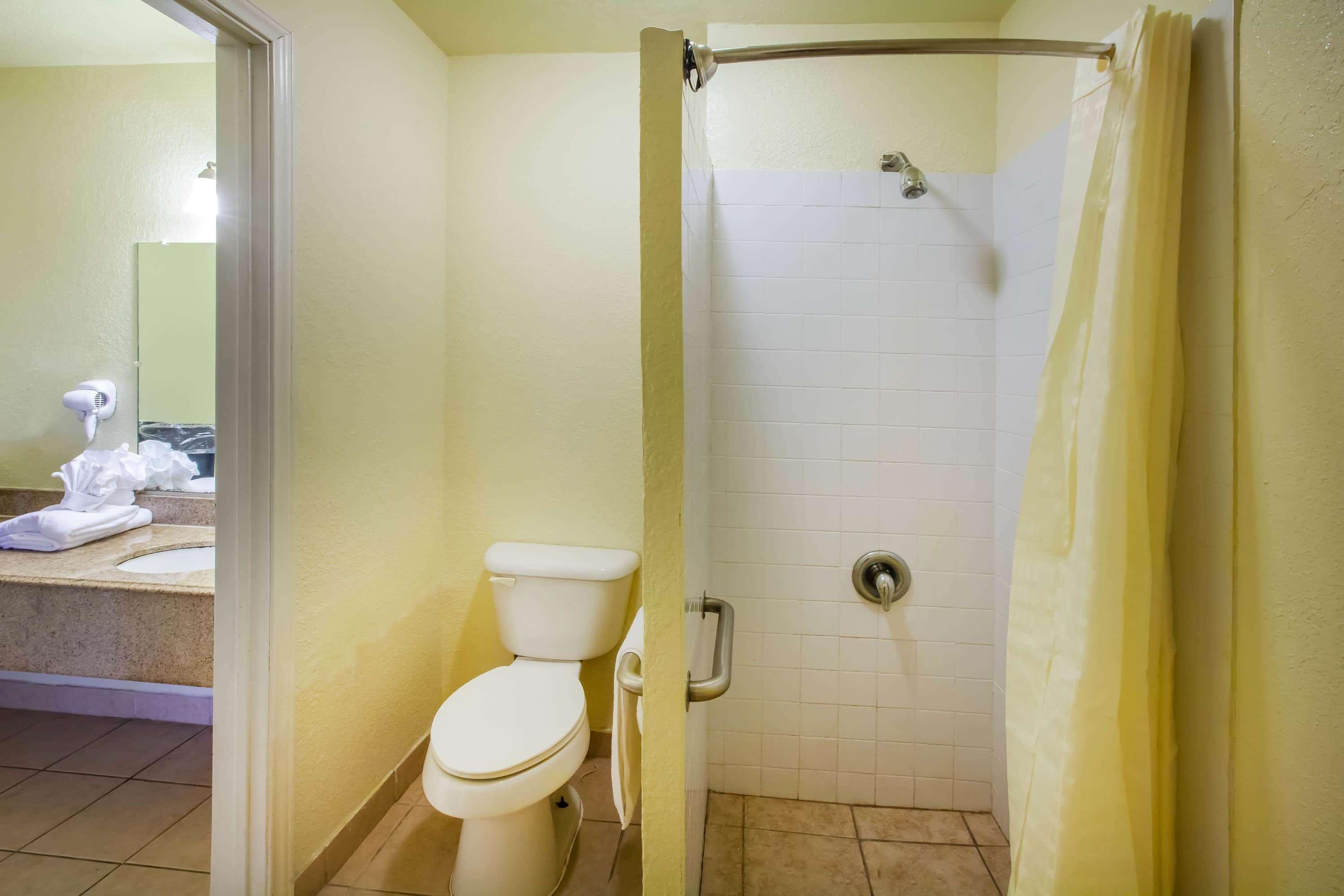 Travelodge By Wyndham Houston Hobby Airport Экстерьер фото