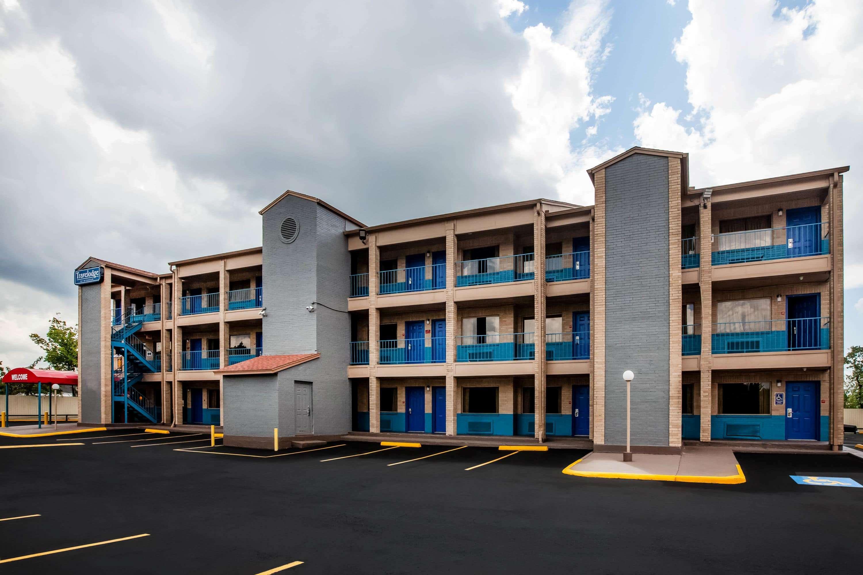 Travelodge By Wyndham Houston Hobby Airport Экстерьер фото