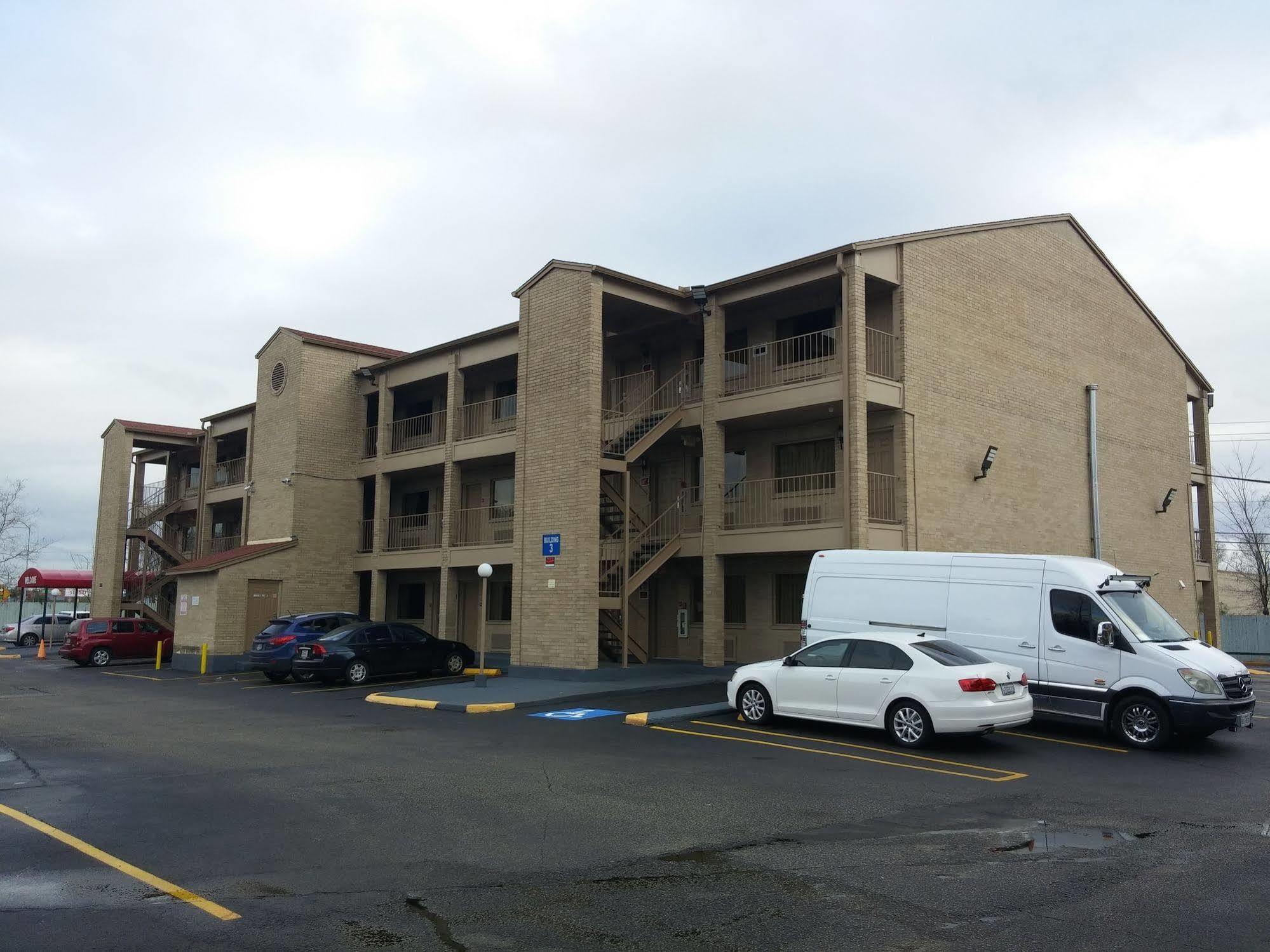 Travelodge By Wyndham Houston Hobby Airport Экстерьер фото