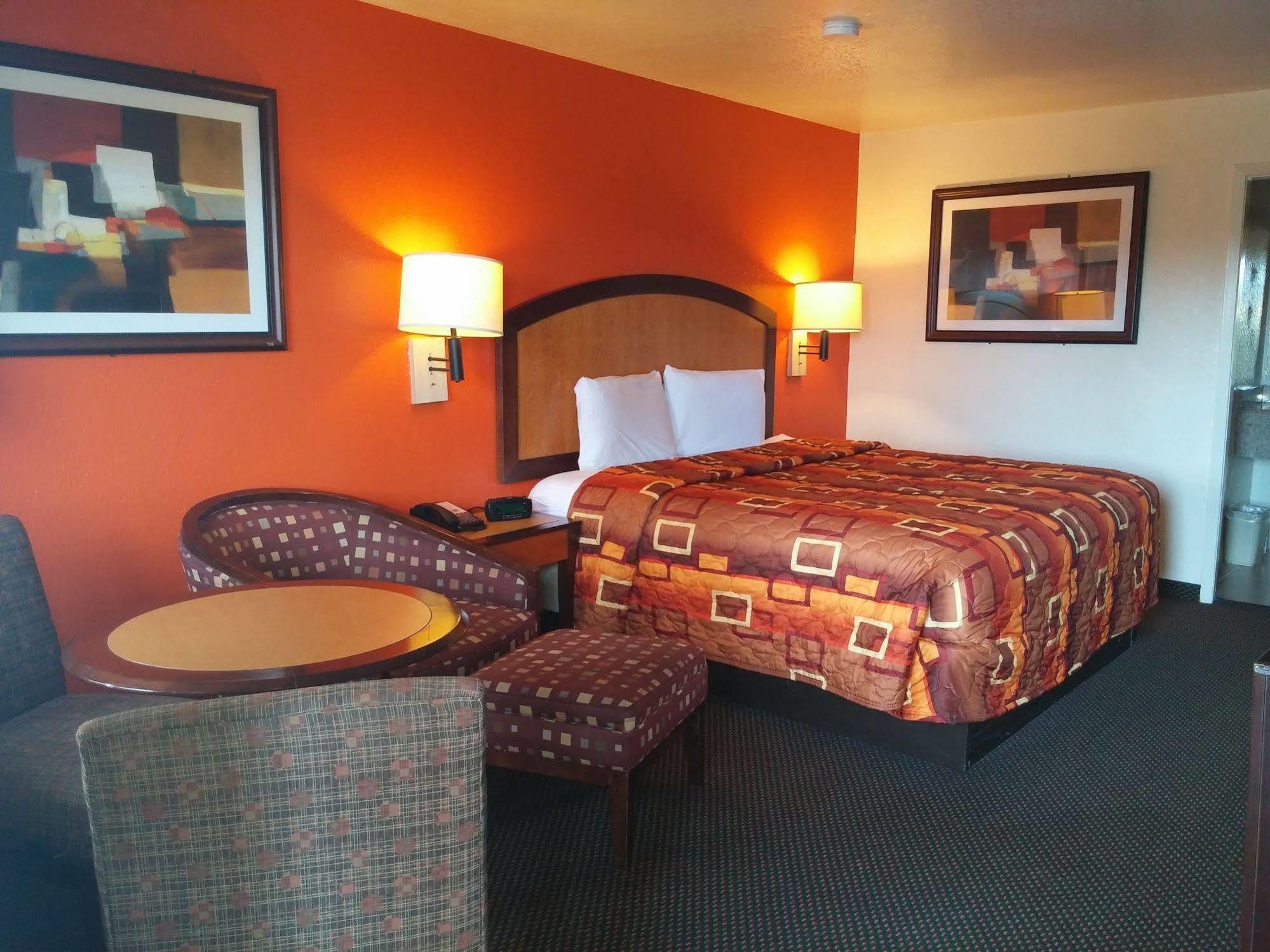 Travelodge By Wyndham Houston Hobby Airport Экстерьер фото