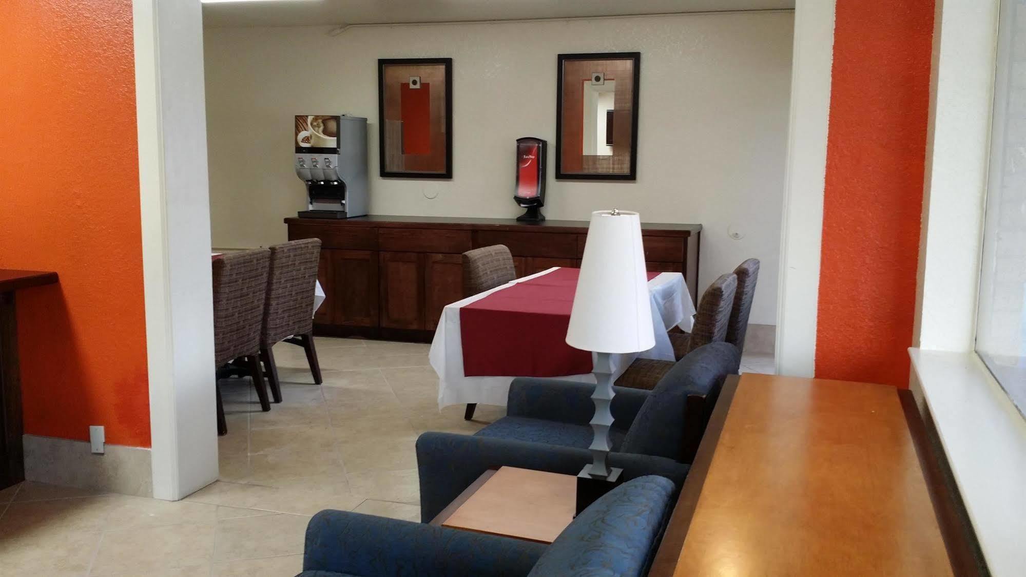 Travelodge By Wyndham Houston Hobby Airport Экстерьер фото