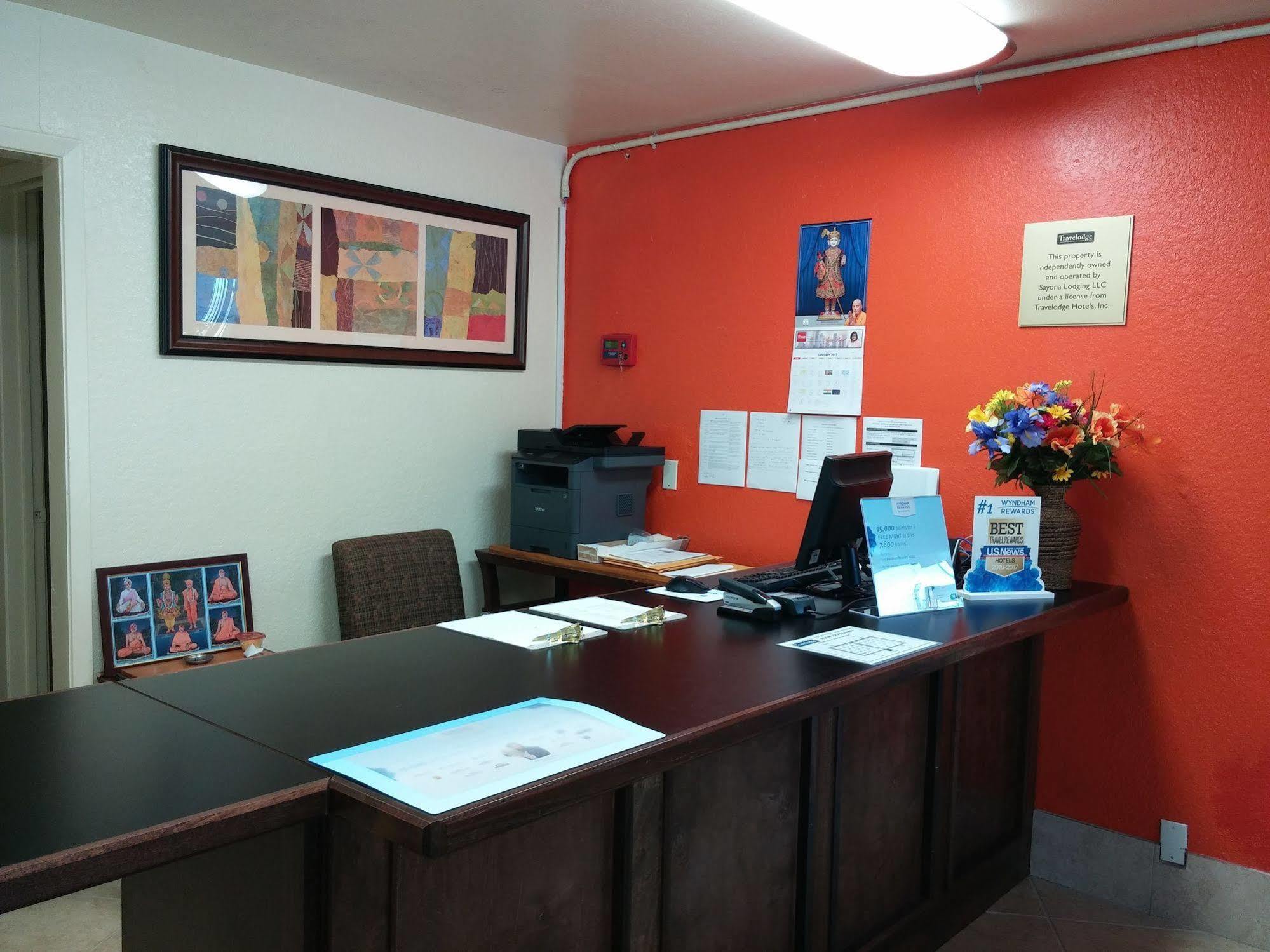Travelodge By Wyndham Houston Hobby Airport Экстерьер фото