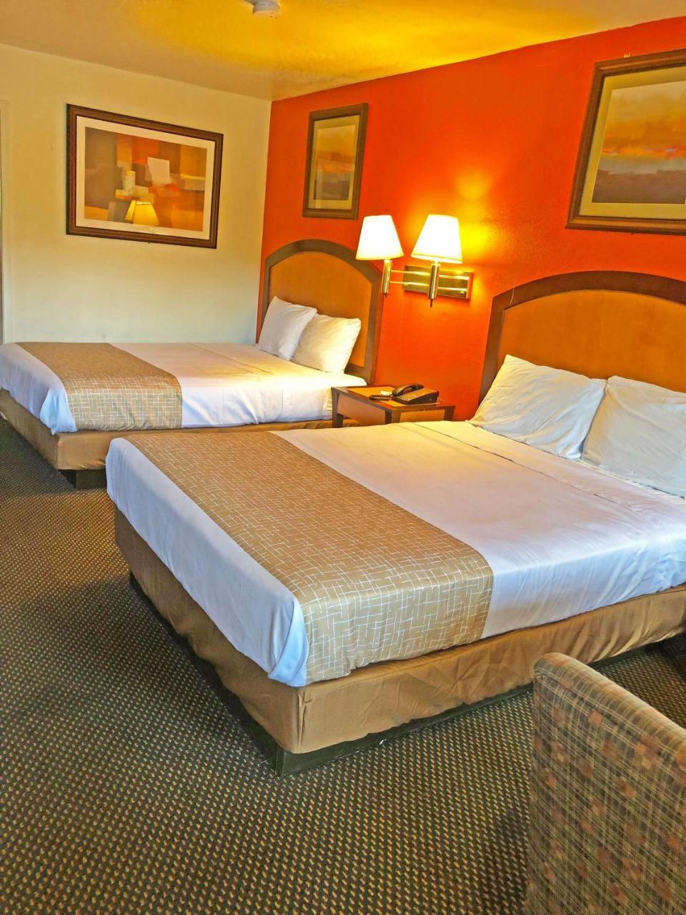 Travelodge By Wyndham Houston Hobby Airport Экстерьер фото