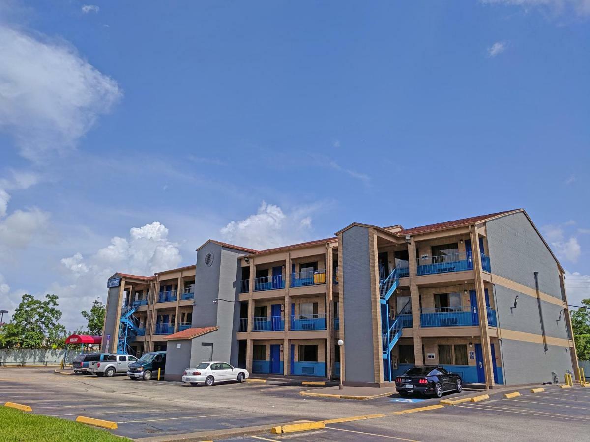Travelodge By Wyndham Houston Hobby Airport Экстерьер фото
