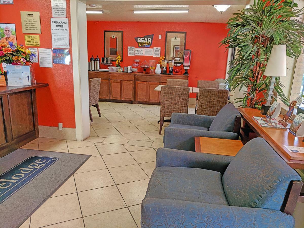 Travelodge By Wyndham Houston Hobby Airport Экстерьер фото